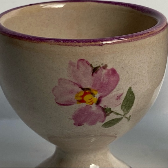 2 Egg Cups Pottery Signed Beige Pink Trim Flowers EUC Breakfast Eggs Easter - Picture 3 of 16